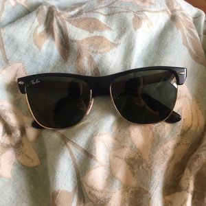 Ray bans club master!